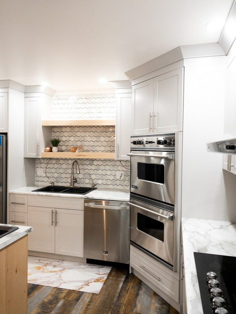 Simple and modern cabinets in a minimalist kitchen
