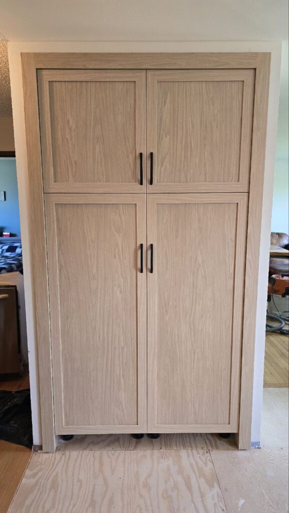 Single cabinet closet